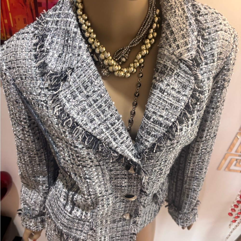 St. John tweed Textured Fringe Hem blue silver 12 L blazer Jacket novelty